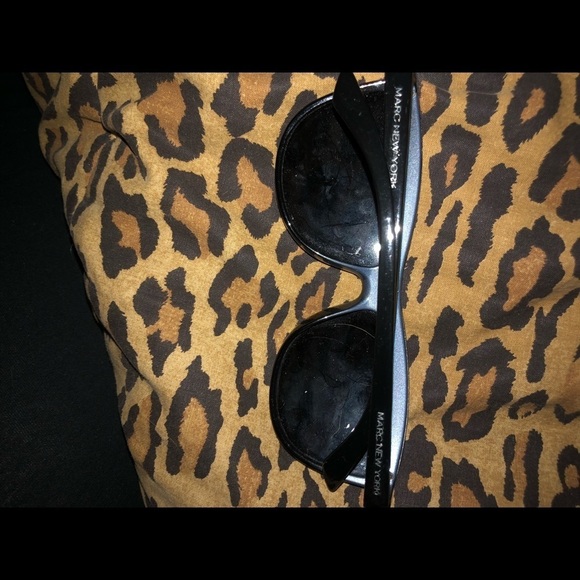 MARC NEW YORK black cat eye sunglasses dark lens wore once - Picture 8 of 9